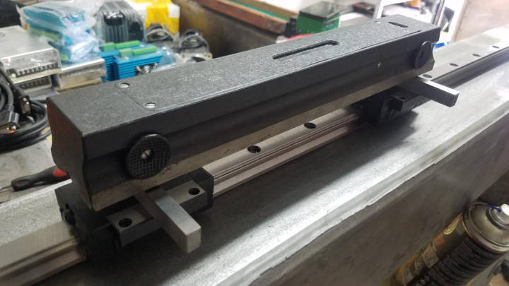 Precision level on rails