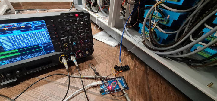 Diagnosing with oscilloscope